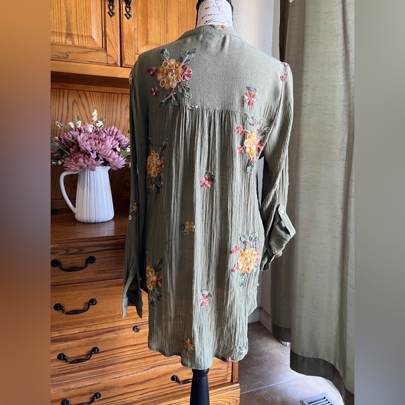 Fig and Flower Olive Green Embroidered Button-Up Long Sleeve Blouse Tunic - Picture 5 of 10